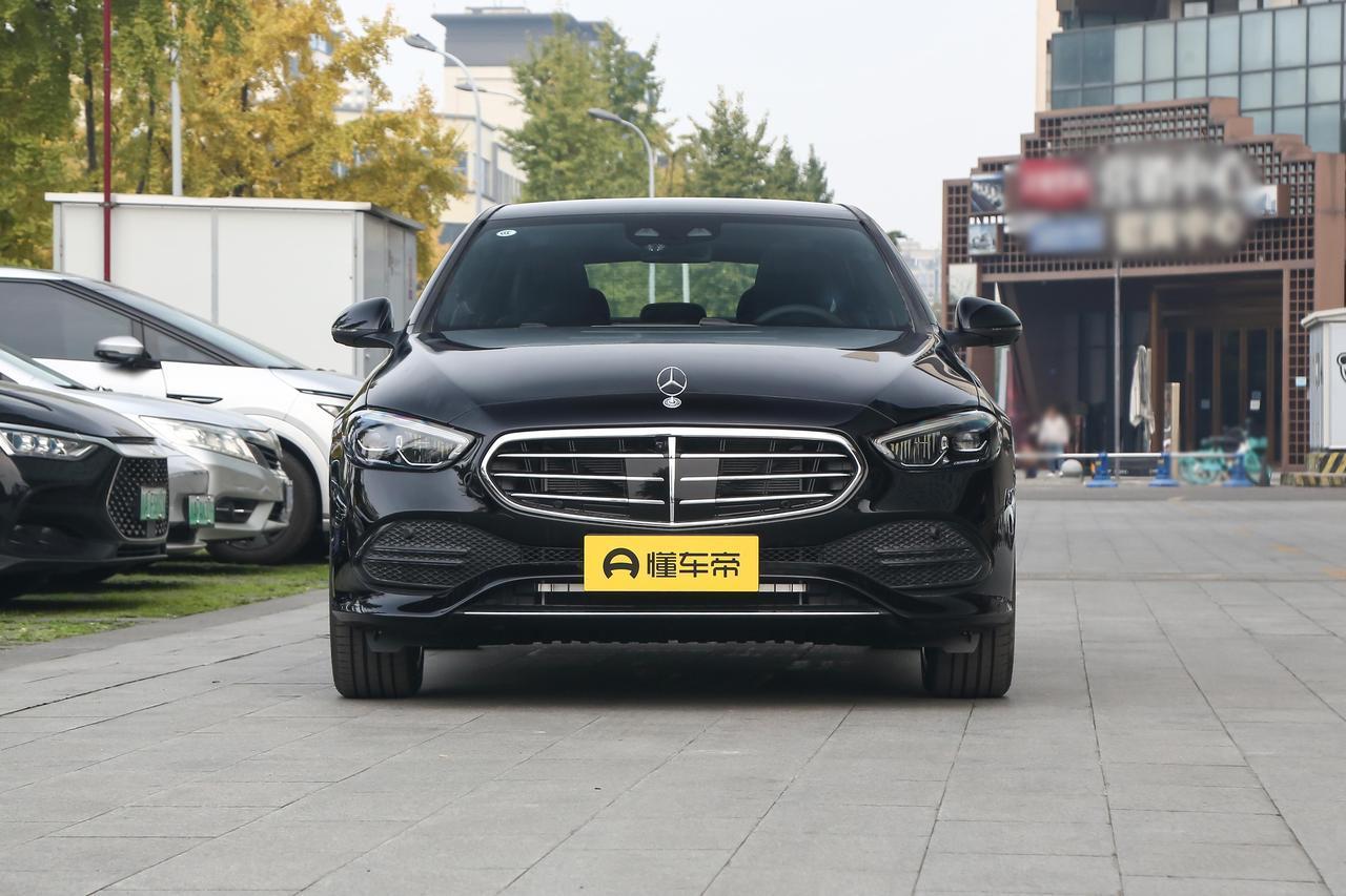 贴错膜 = 白扔钱！不同价位车膜差在哪？
1️⃣ 车膜越贵越好？大错特错！
不是