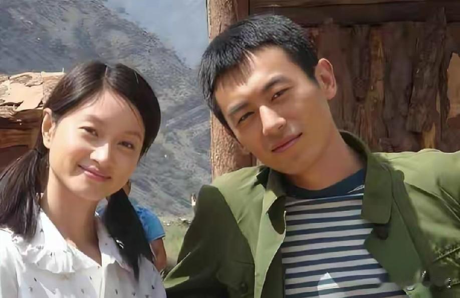 娱乐圈里令人羡慕的夫妻应该有朱亚文和沈佳妮吧，朱亚文可以说是行走的荷尔蒙，俩人的