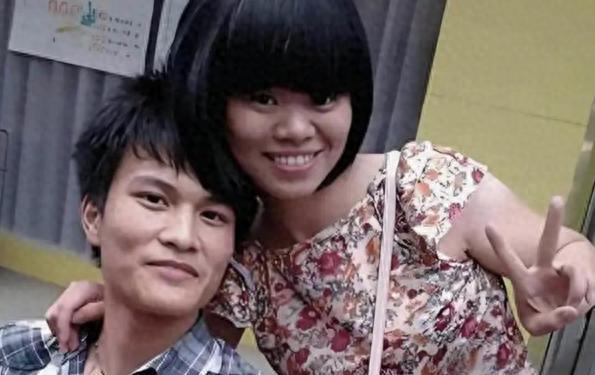 两年狂赚32亿后停播，彩虹夫妇这波操作咋看？
家人们，前阵子直播圈可太热闹啦！抖
