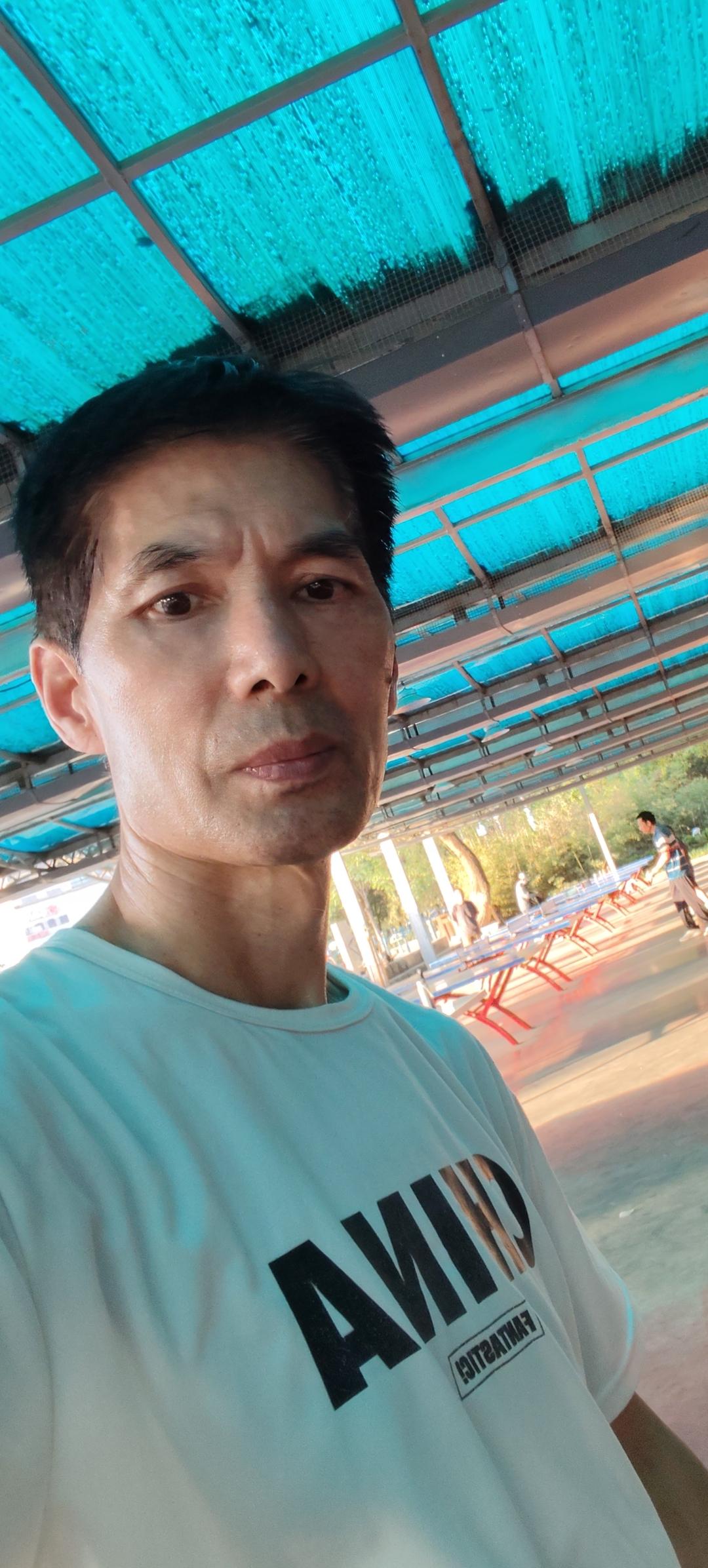 球馆里藏着不少乒乓人专属潜台词，看懂才算圈内人：
 
1. 今天随便打打 — 我
