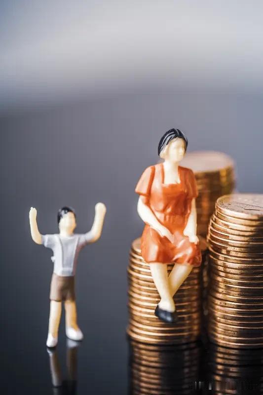身边还真有因攀比离婚的例子。网上有个理发女店主，因常被顾客夸，就觉得自己魅力大，