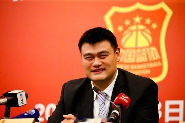 #于嘉对话姚明#在最新一集的央视采访节目中，主持人于嘉采访到了姚明，在前几期的采