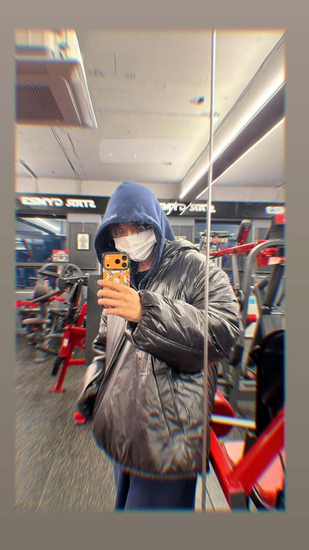 “CB百蓝_。251122 ins story更新： 