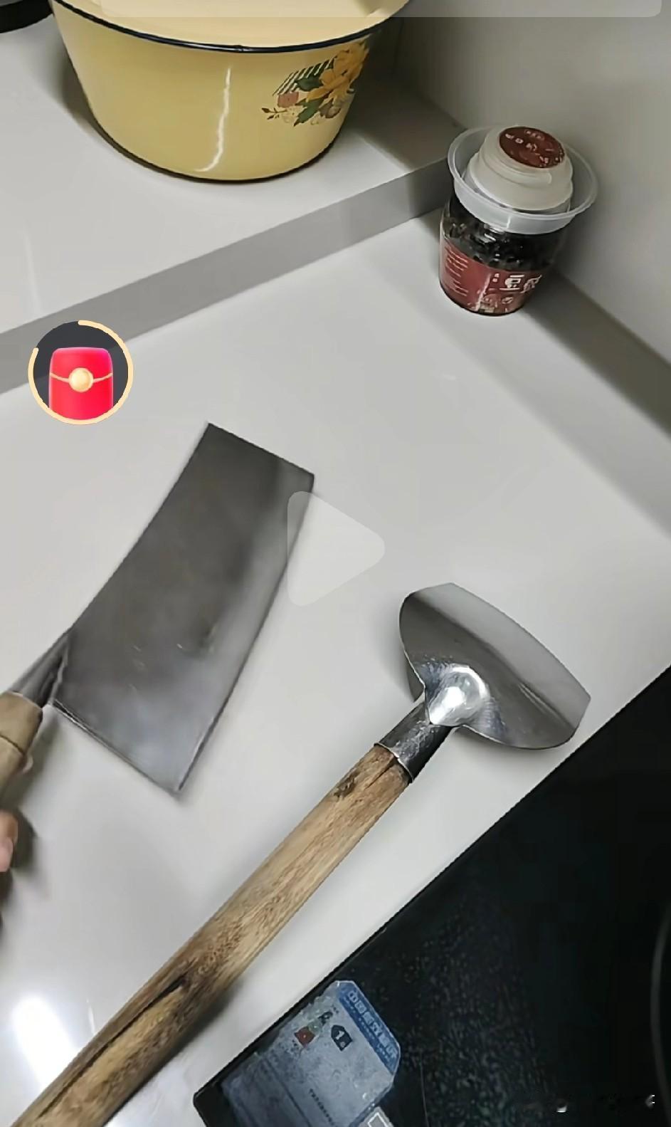 吃水不忘挖井人，有点疑惑 ，温州不粘锅爆火的厂家老板为什么只字不提那个带火传家锅