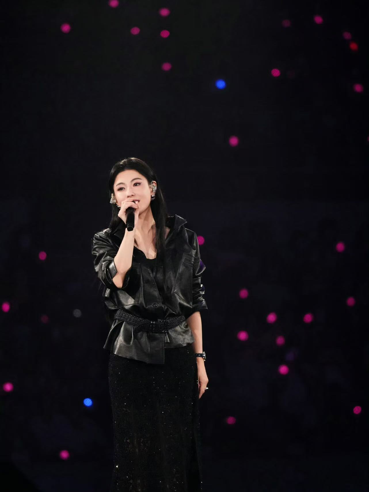 李昊演唱会嘉宾 张柏芝 李昊被质疑没资格开红馆，结果尾场嘉宾请到张柏芝！周星驰也