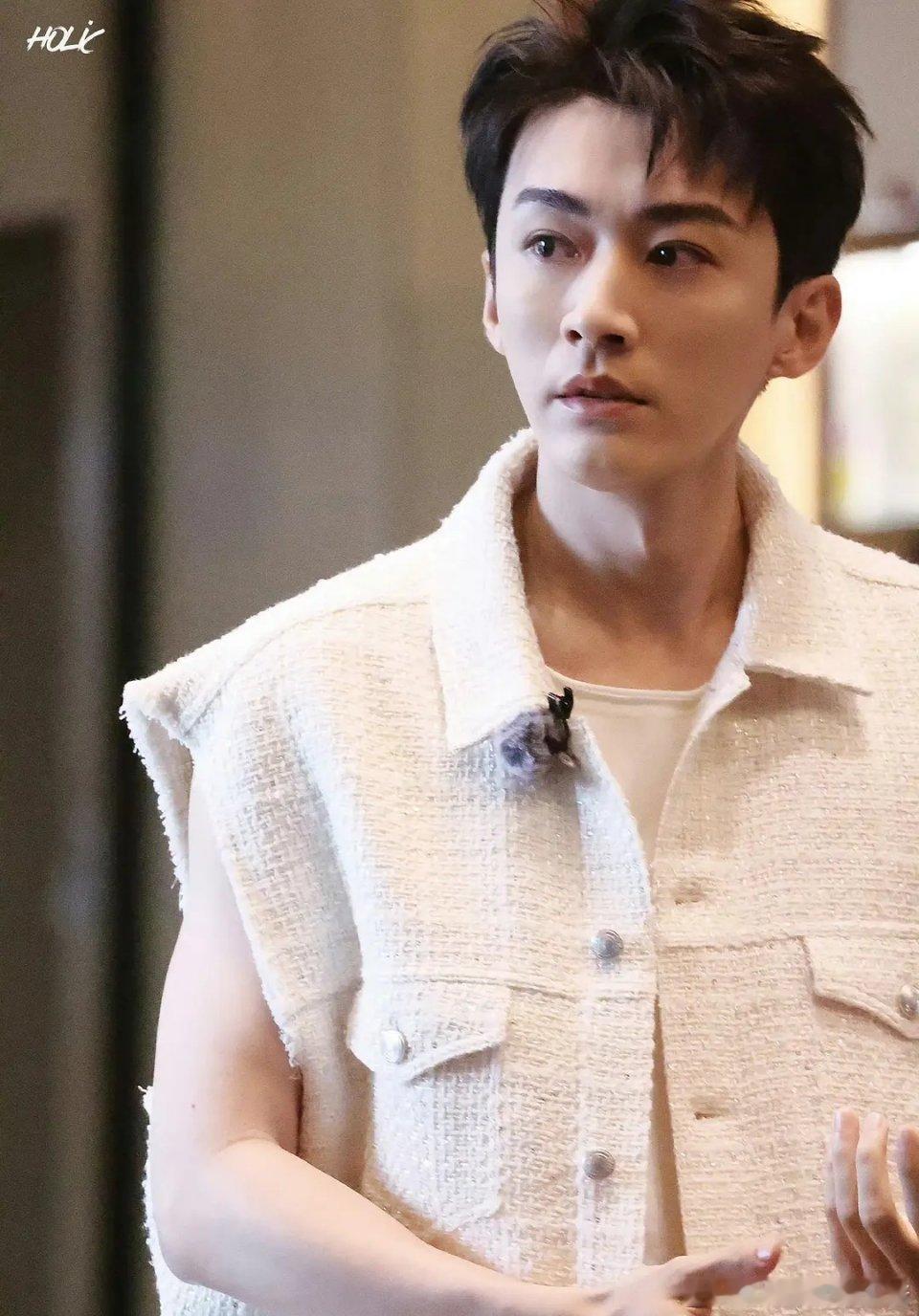 刘学义别来伤害观众眼睛啊，40岁还待爆呢[裂开] ​​​