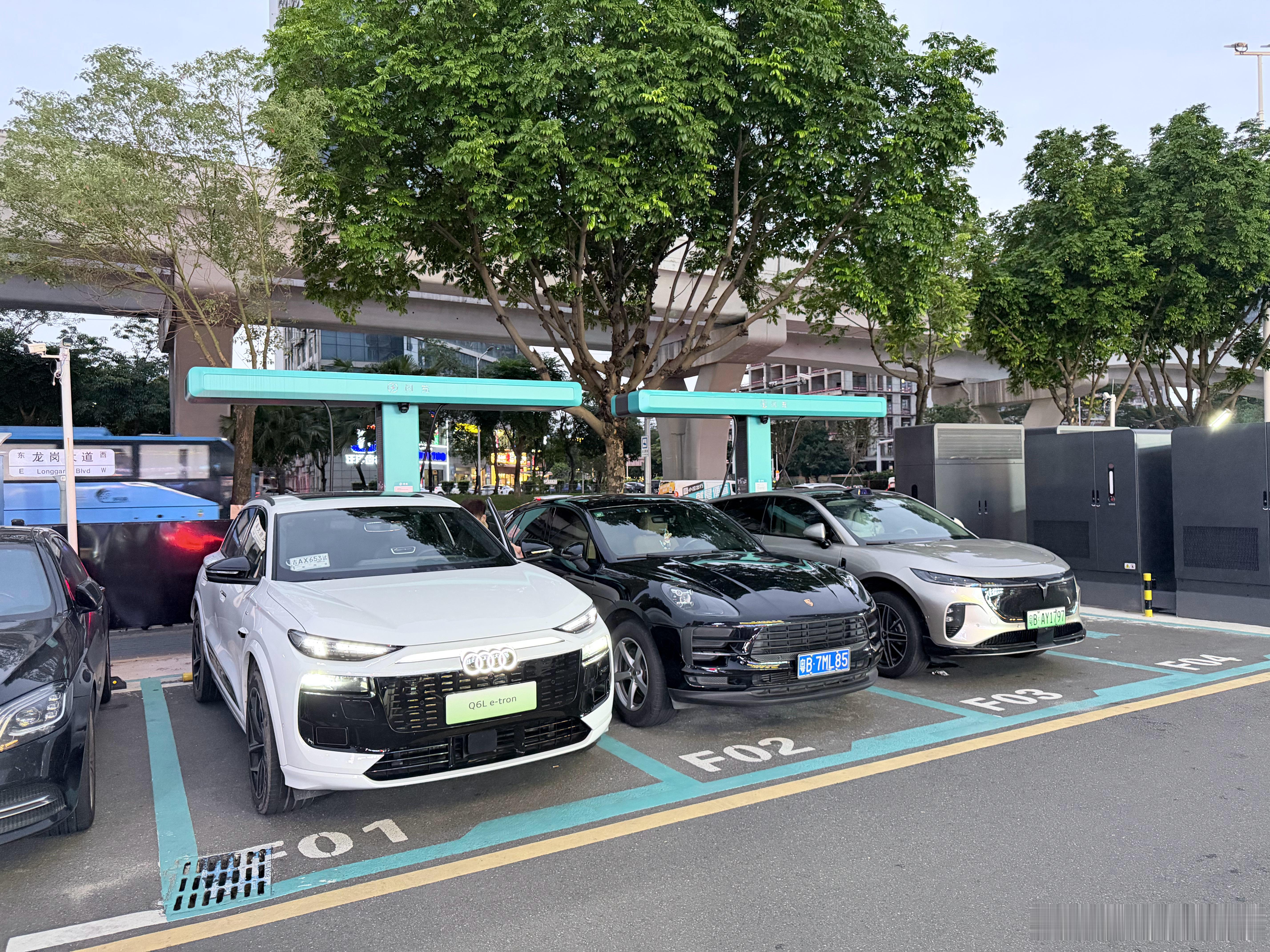 开迪迪的车，来迪迪的闪充充电应该很合理吧？有一说一，真的要好好管控一下违停的情况