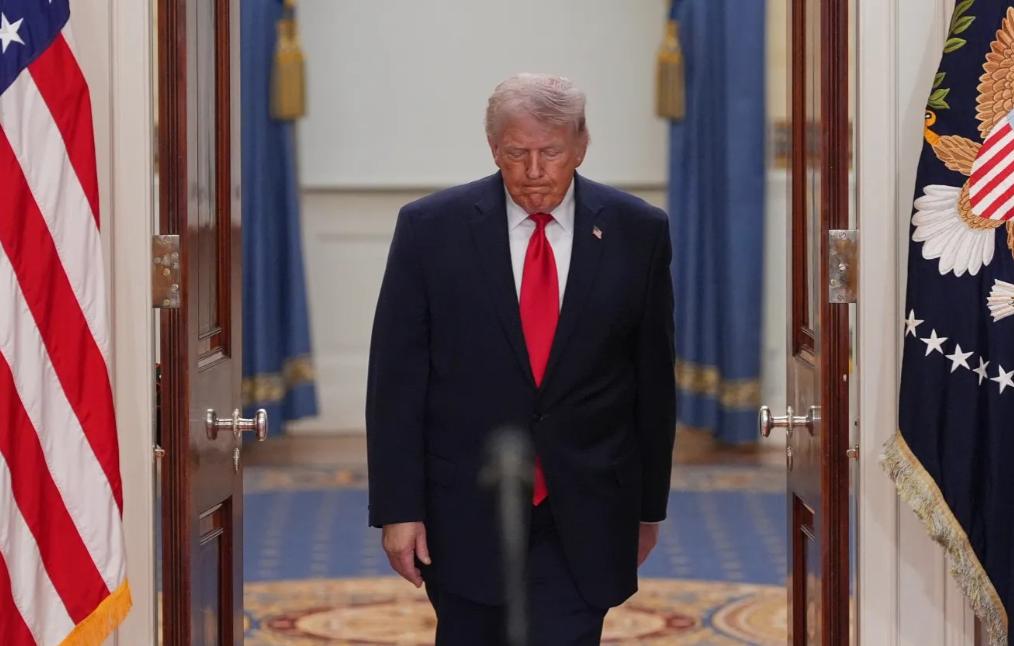 美国新闻周刊今天（4月6日）发文说：“美国宪法第二十五修正案允许副总统和内阁多数