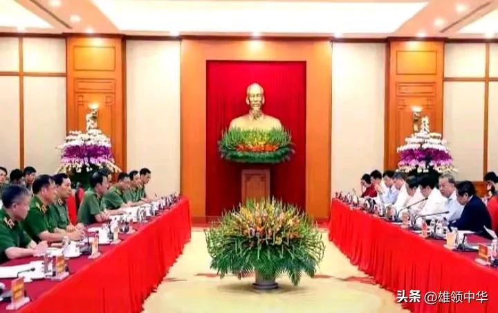 将汇报会议开成对等谈判会的现场模式估计也只有越南了，汇报会的座位安排应该是越南四
