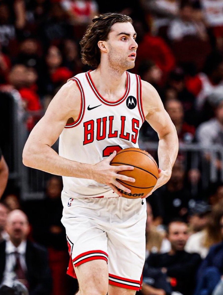 吉迪-我的评分： 今日吉迪值得五星，18+12+11，率队险胜，公牛本赛季也令人