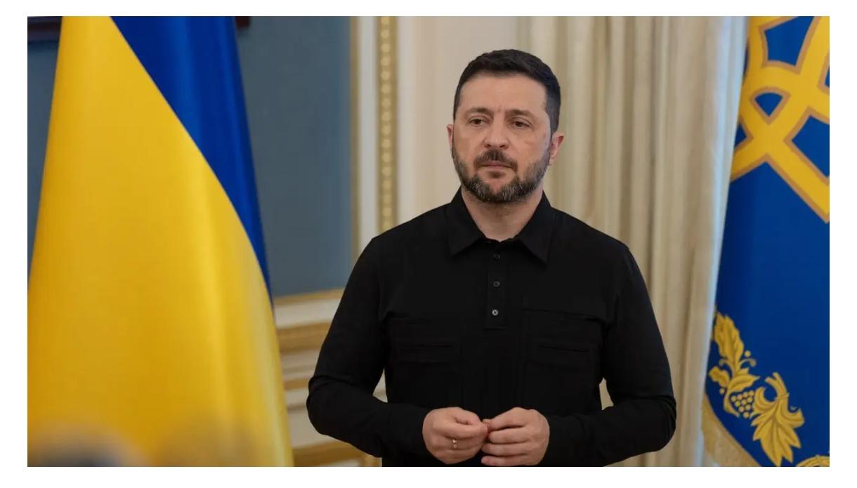 泽连斯基看来想明白了，与其被撤职，或者被以各种罪名拿下，不如走“选举”之路，好“