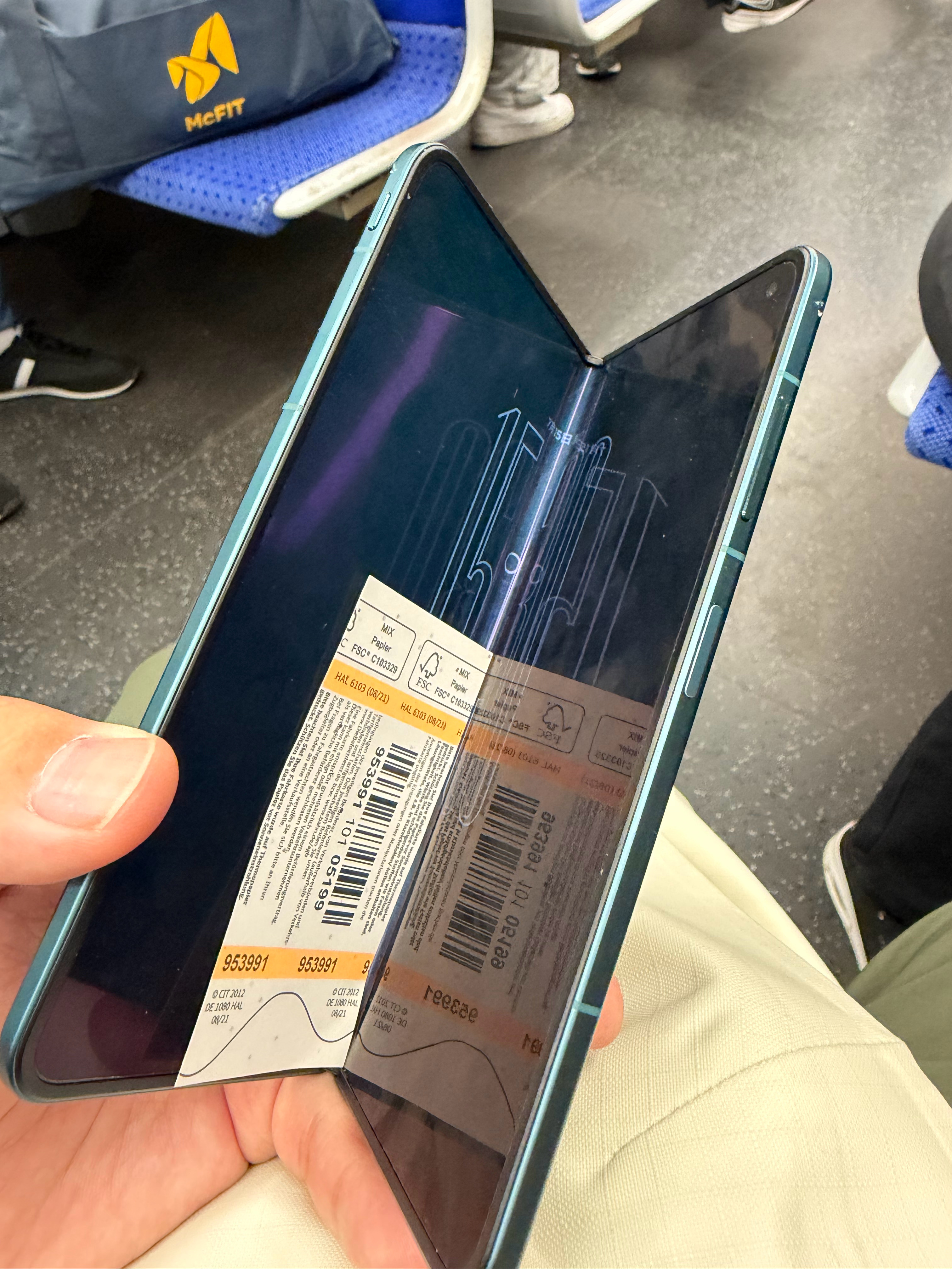 折叠屏还可以做这样坏坏的事情哟
