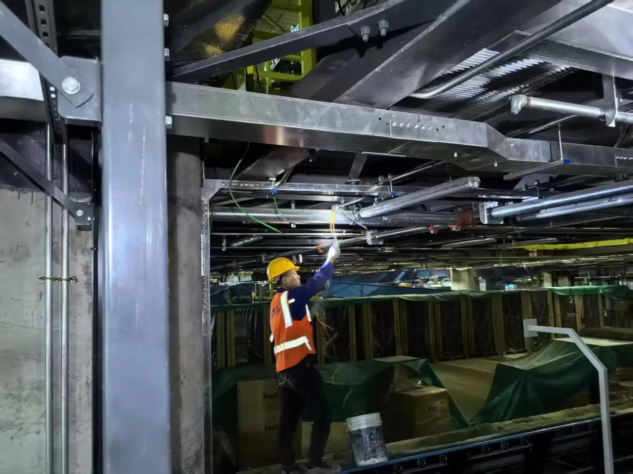 大家好，我是水电工星仔，有五年的工地经验，目前在这个工地是360一天，这两天在放