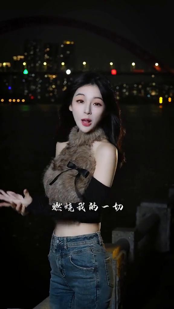 《呲吧新娘》。
刘紫玲。
燃烧燃烧燃烧，用你的声音燃烧，燃烧我的生命，燃烧你的至