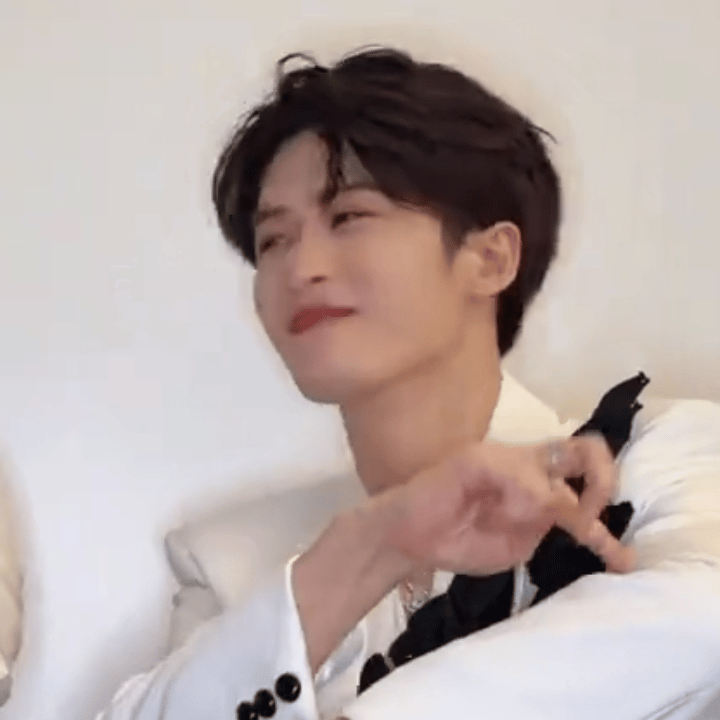 看到老公笑我怎么想哭呢好甜好甜