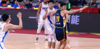 崔永熙帽了周琦…广东男篮vs北京男篮广东宏远