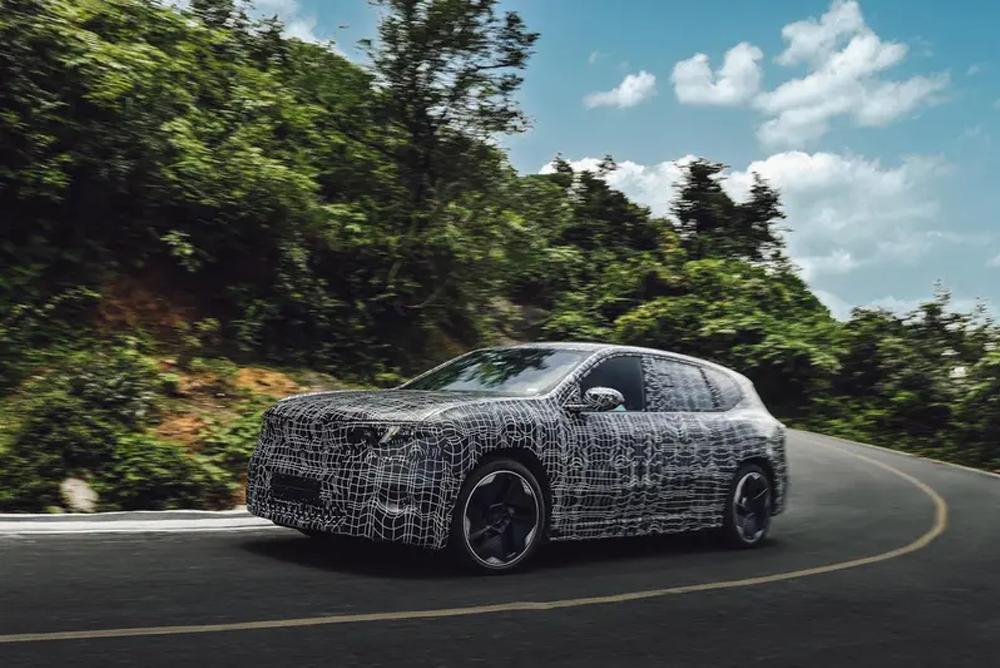 新世代宝马iX3全球试驾!电动化+本土化双buff叠满，2026年中国上市！  