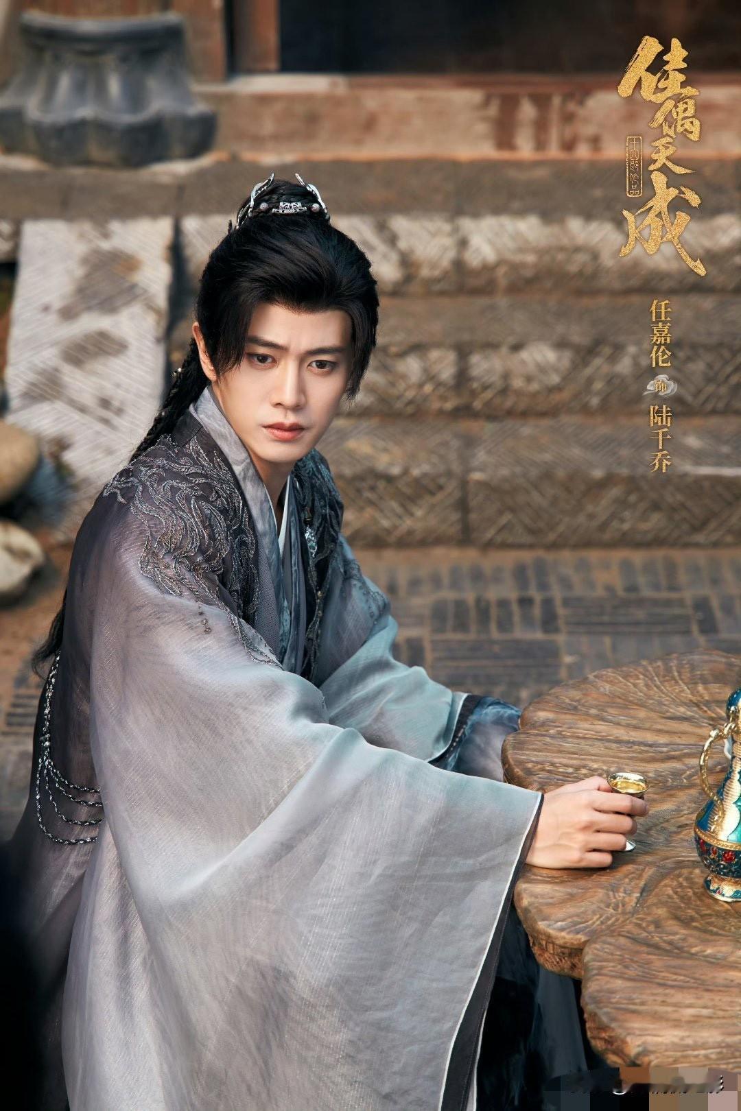 《佳偶天成》的剧名实在太拉胯，妥妥拖了整部剧的后腿。单听名字就像烂大街的糖水古偶