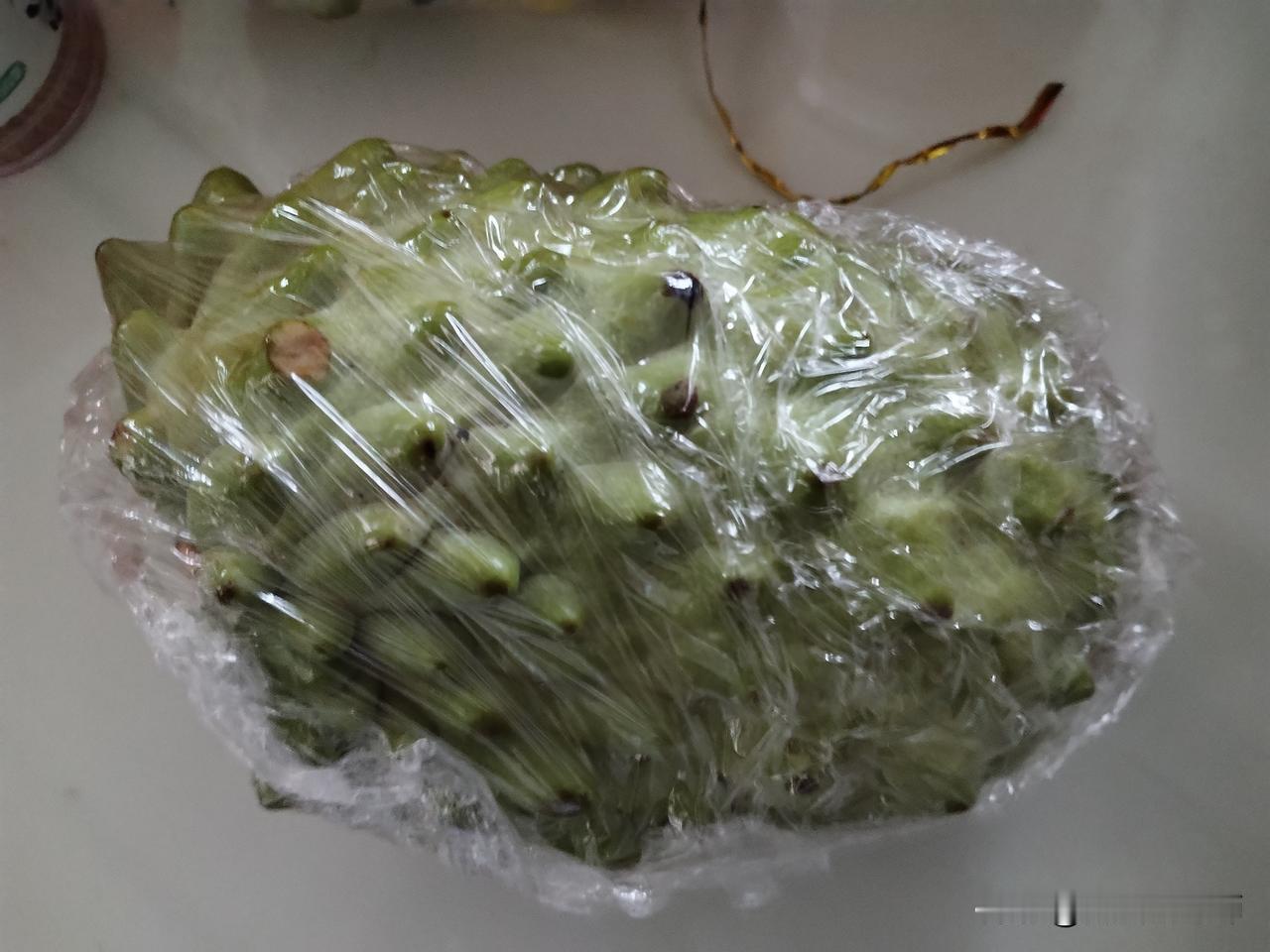 今天，一位老同学回到东安，到家里来找我。我们1980年在道县师范同窗两年，都是东