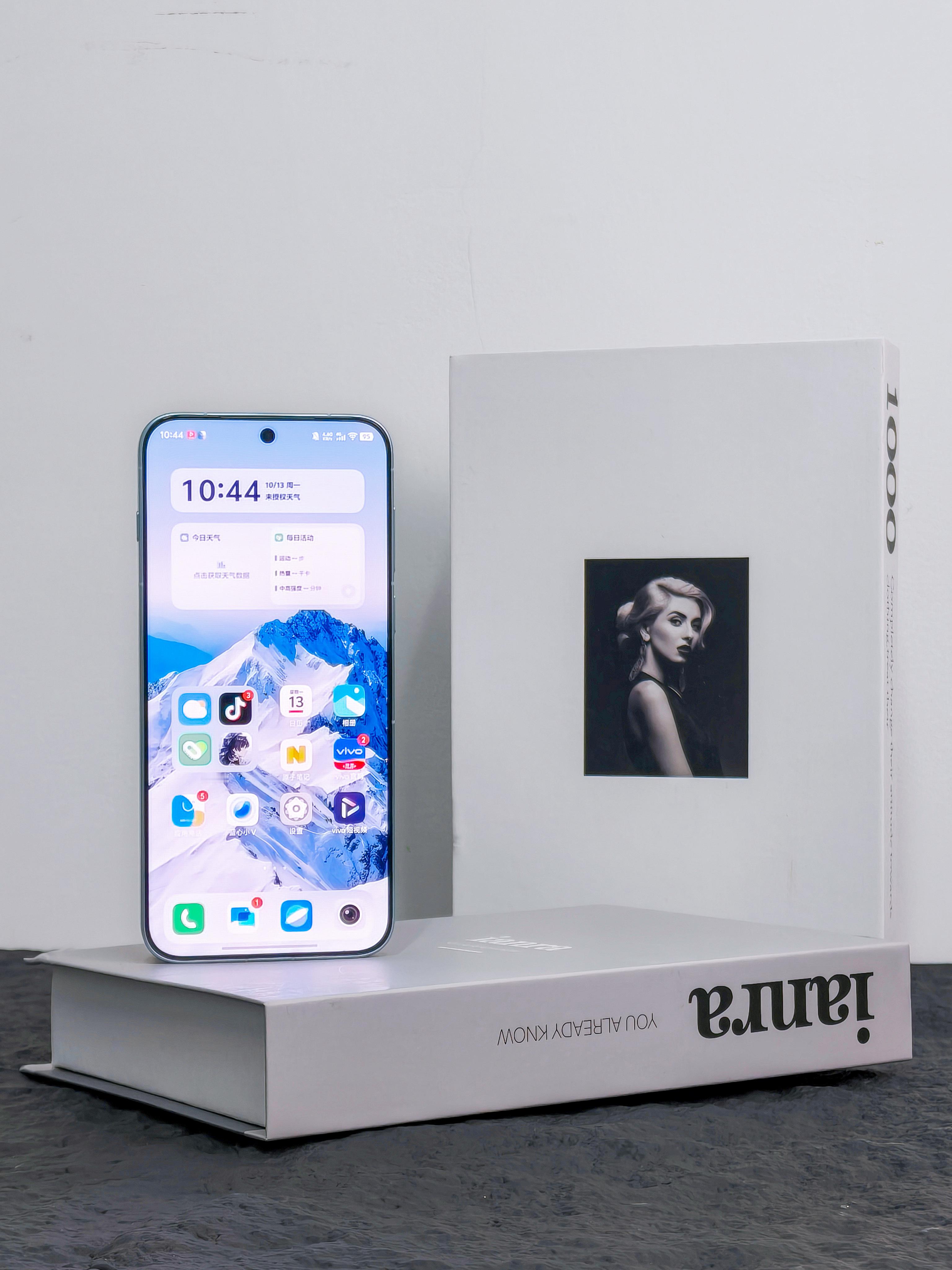 想选vivo X300 Pro的女孩子，直接选自在蓝，低饱和度的清冷感，高级耐看