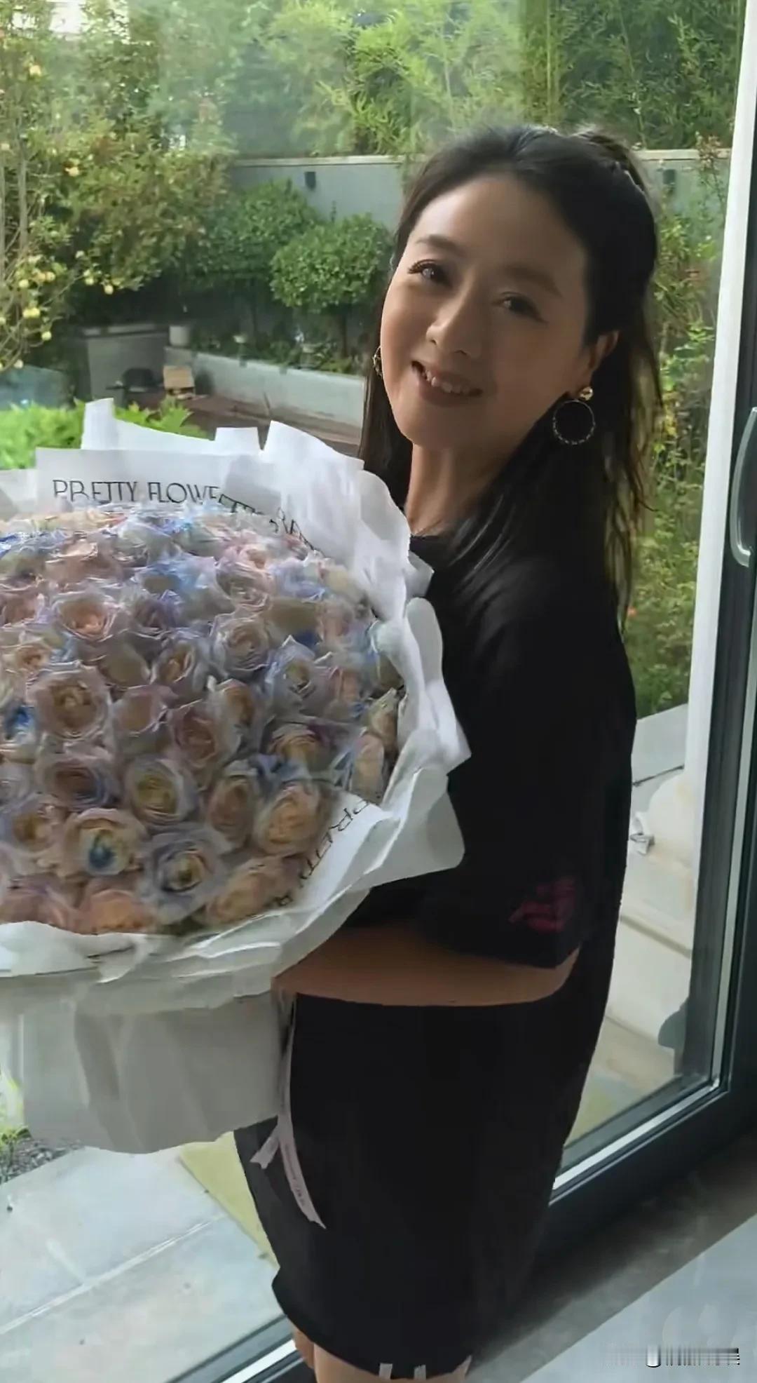 姐弟恋中，比起伊能静夫妻和钟丽缇夫妻，我更喜欢这一对，特真实接地气，低调不炒作。