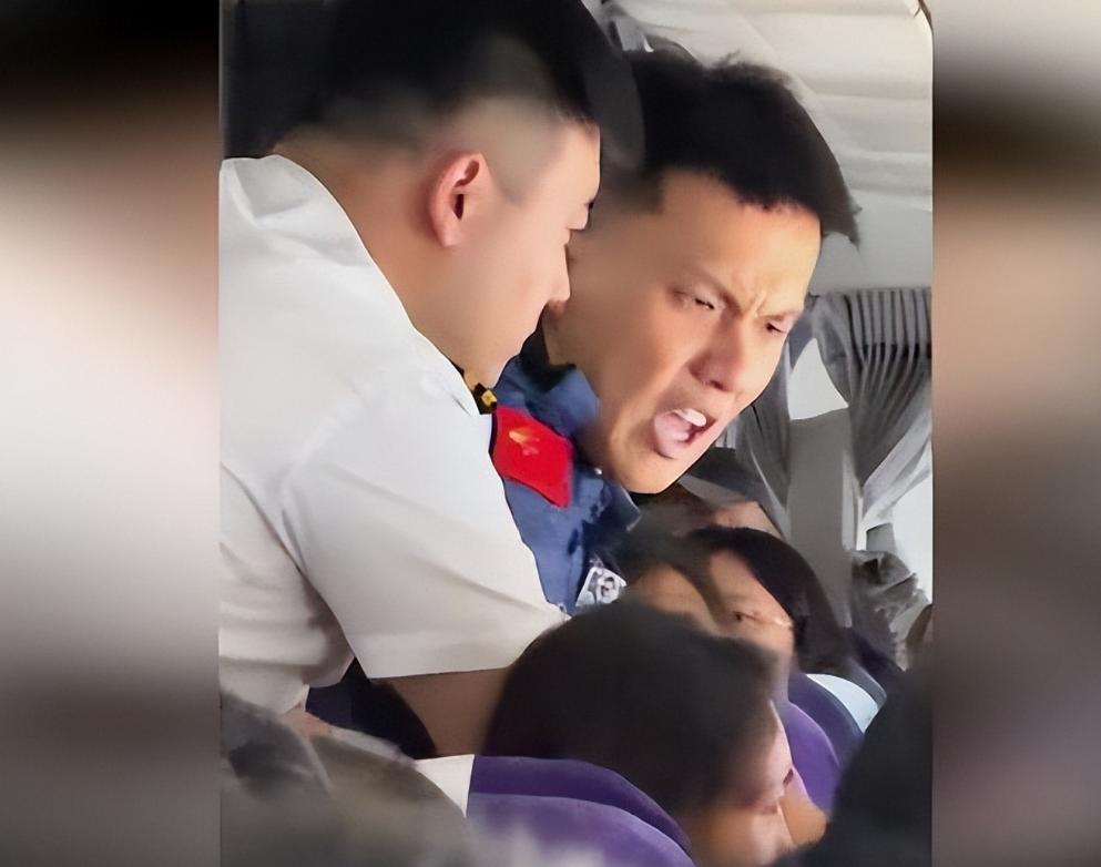 8月8日相关消息引发热议，国内航班发生恶性斗殴冲突。龙江航空LT6618成都飞往