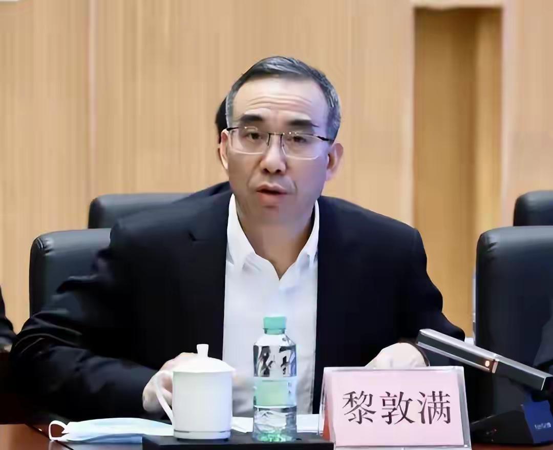 拿着上百万年薪的国企老总还要贪腐，国有资产拿什么增值和保值？
      广西投