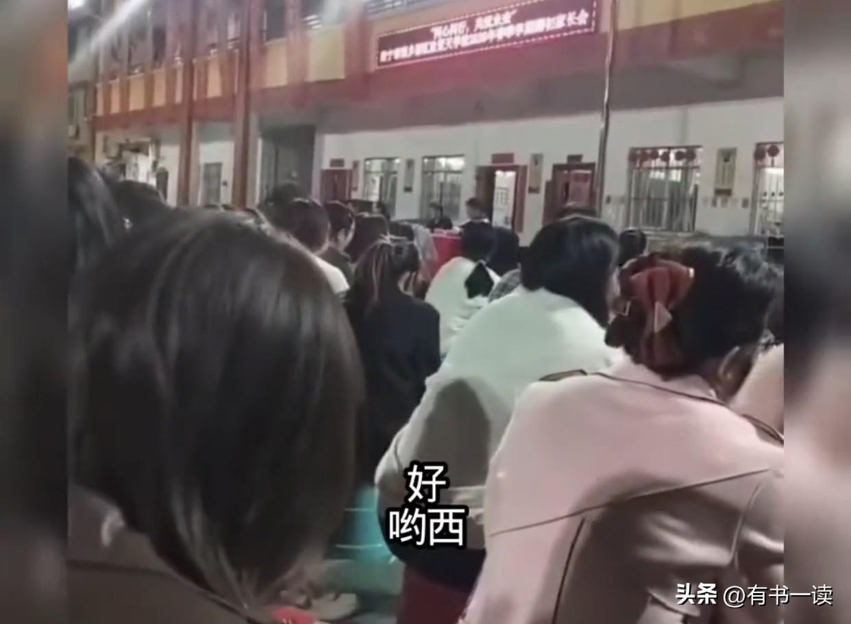 “呦西”校长是一时松懈的口语暴露？还是文化崇拜的自然表达？他事后道歉称是一时松懈