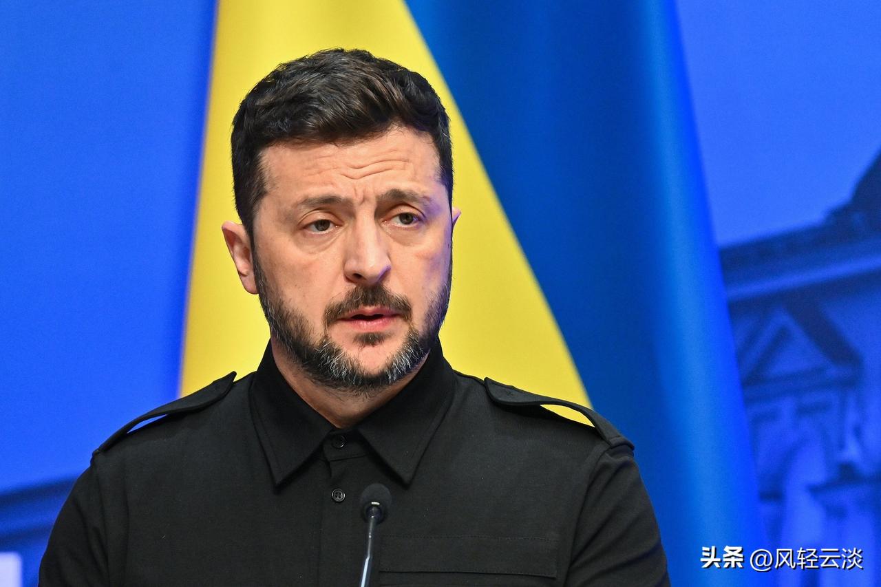 很难单一用英雄或者罪人评判泽连斯基。开战初期他留守基辅，团结国内民众奋起抵抗，守