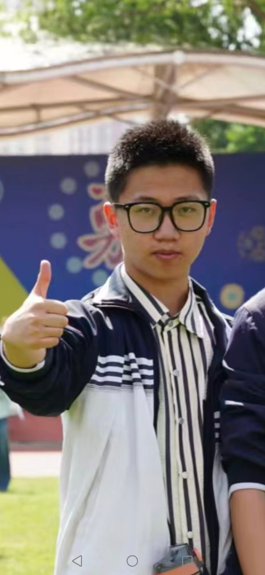 【18岁准大学生救人身亡获评“见义勇为”，母亲为求一篇“公开报道”四处奔走：不想