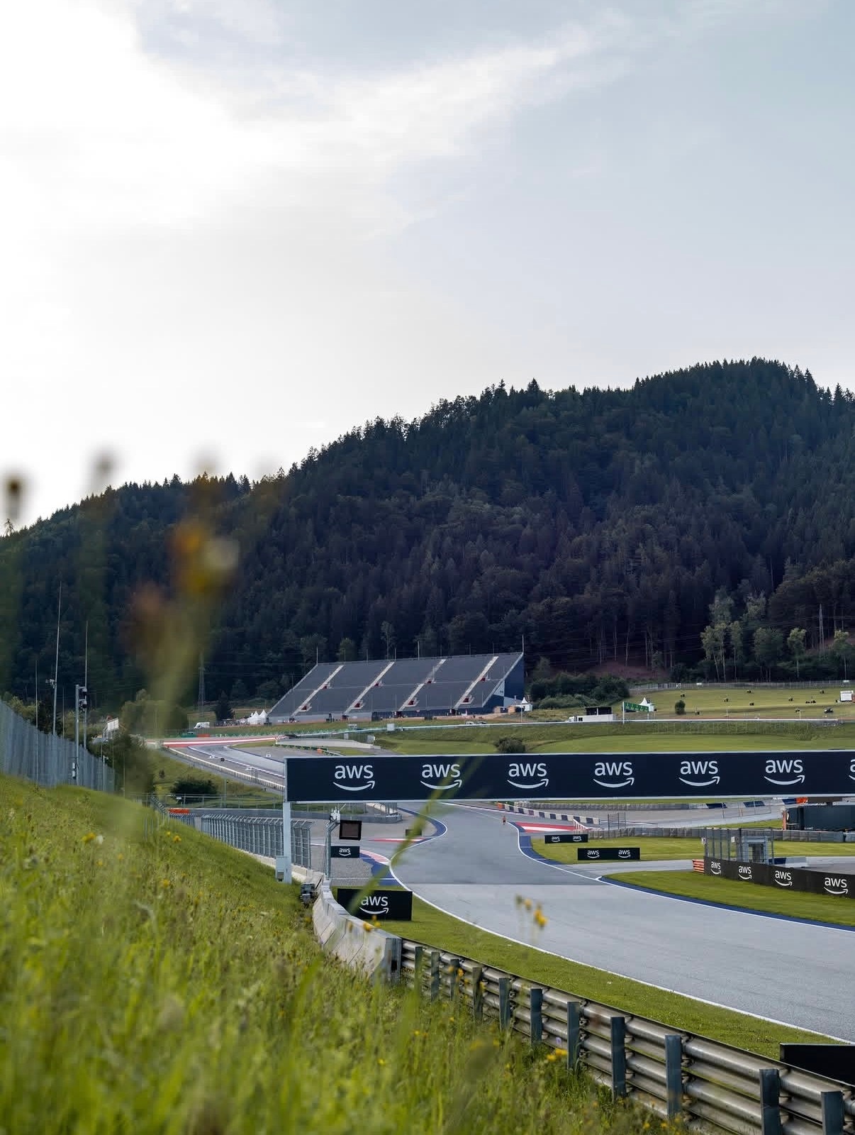 群山间回响的是F1的声音 🔊⛰️哈斯F1车队2026F1奥地利大奖赛