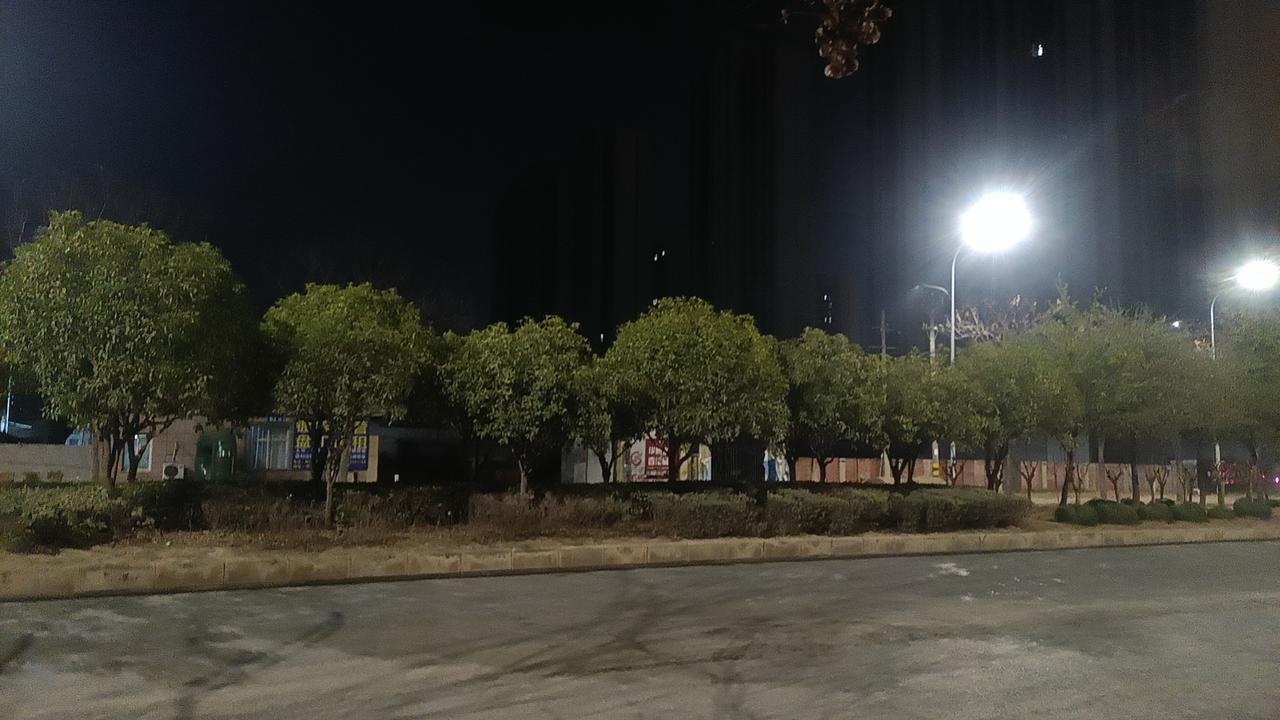 求助按猪女呆呆一涨粉150万：网络求助与粉丝经济的双刃剑
近日，一位被网友称为“