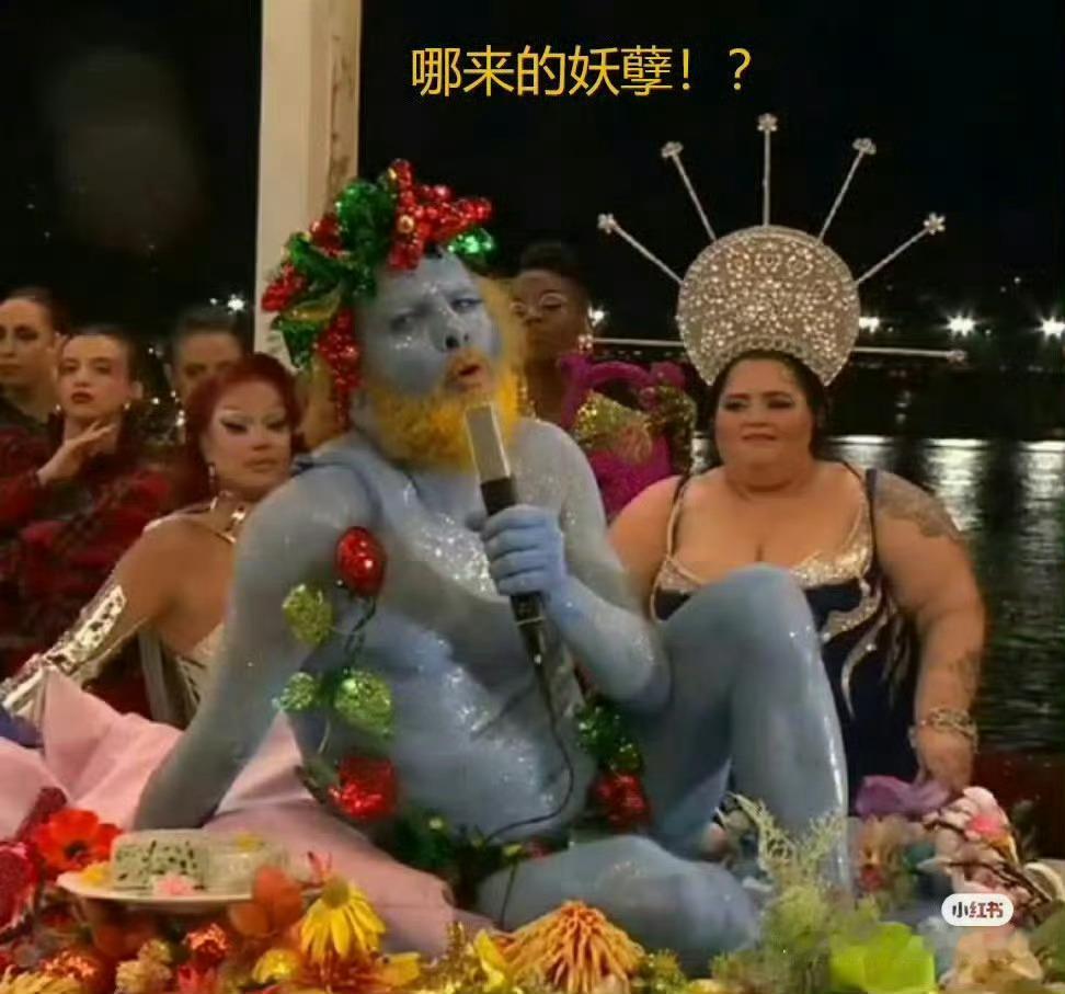 美国网友质疑为什么先救万斯以前拍电影《泰坦尼克号》是妇女儿童先走，现在再拍《泰坦