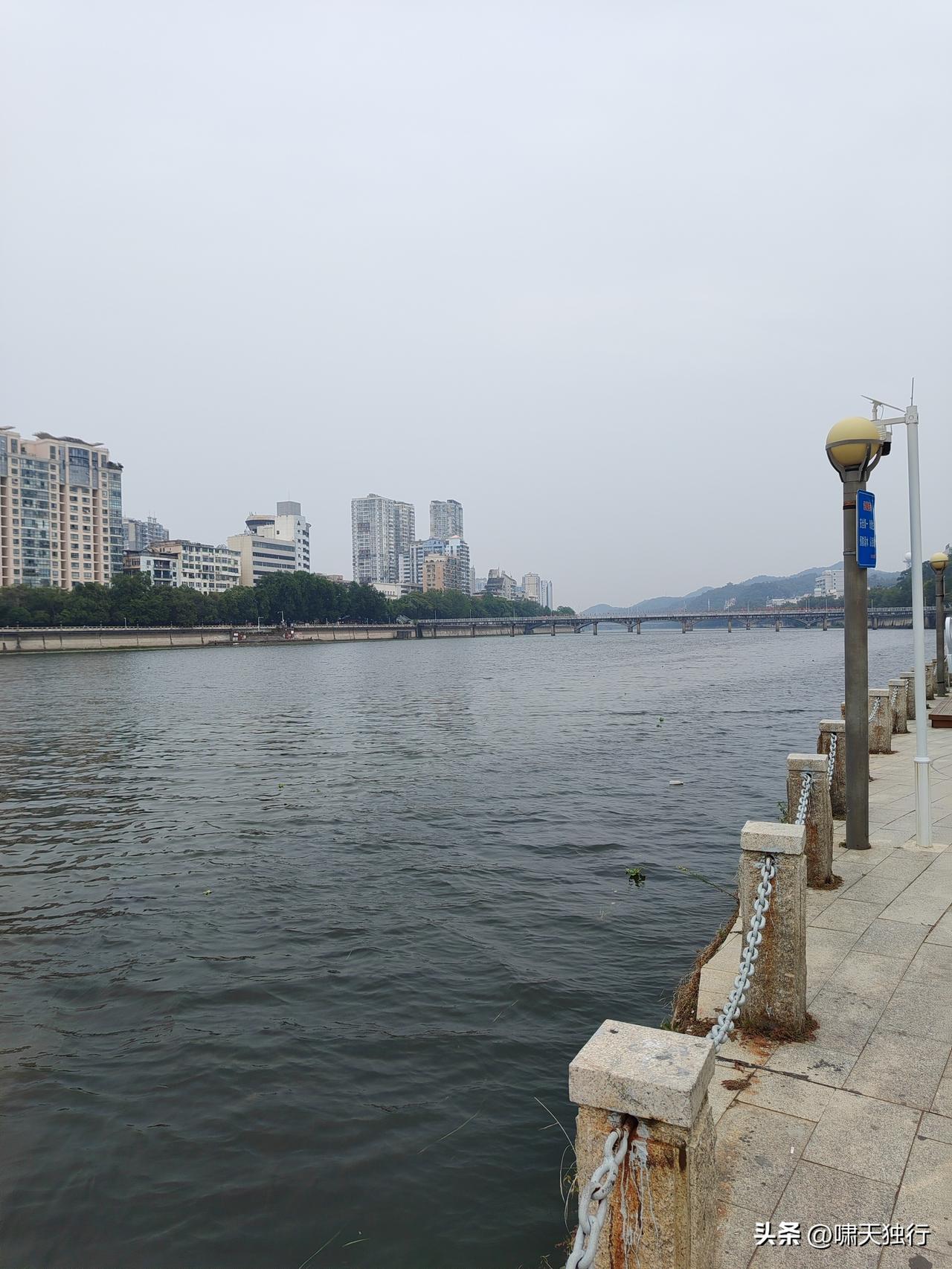 人到厦门，静等车到。
把车交给专业平台托运已经7天了。我原预计7、8天差不多运到