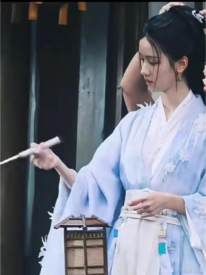 陈都灵翘楚再演扎女注意！此扎女并非彼扎女！嘟嘟马上变成短刀刺客专业户了哈哈哈🤣