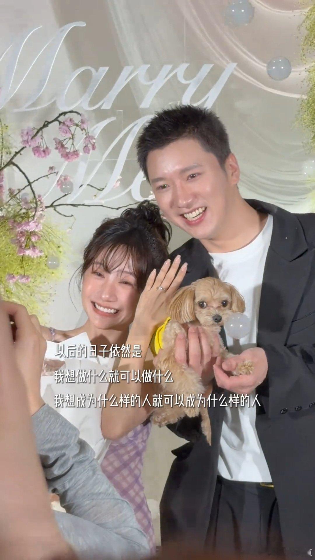 魏笑求婚视频魏笑的求婚视频 魏笑的求婚视频出来了，真幸福啊，即使自己已经猜到求婚