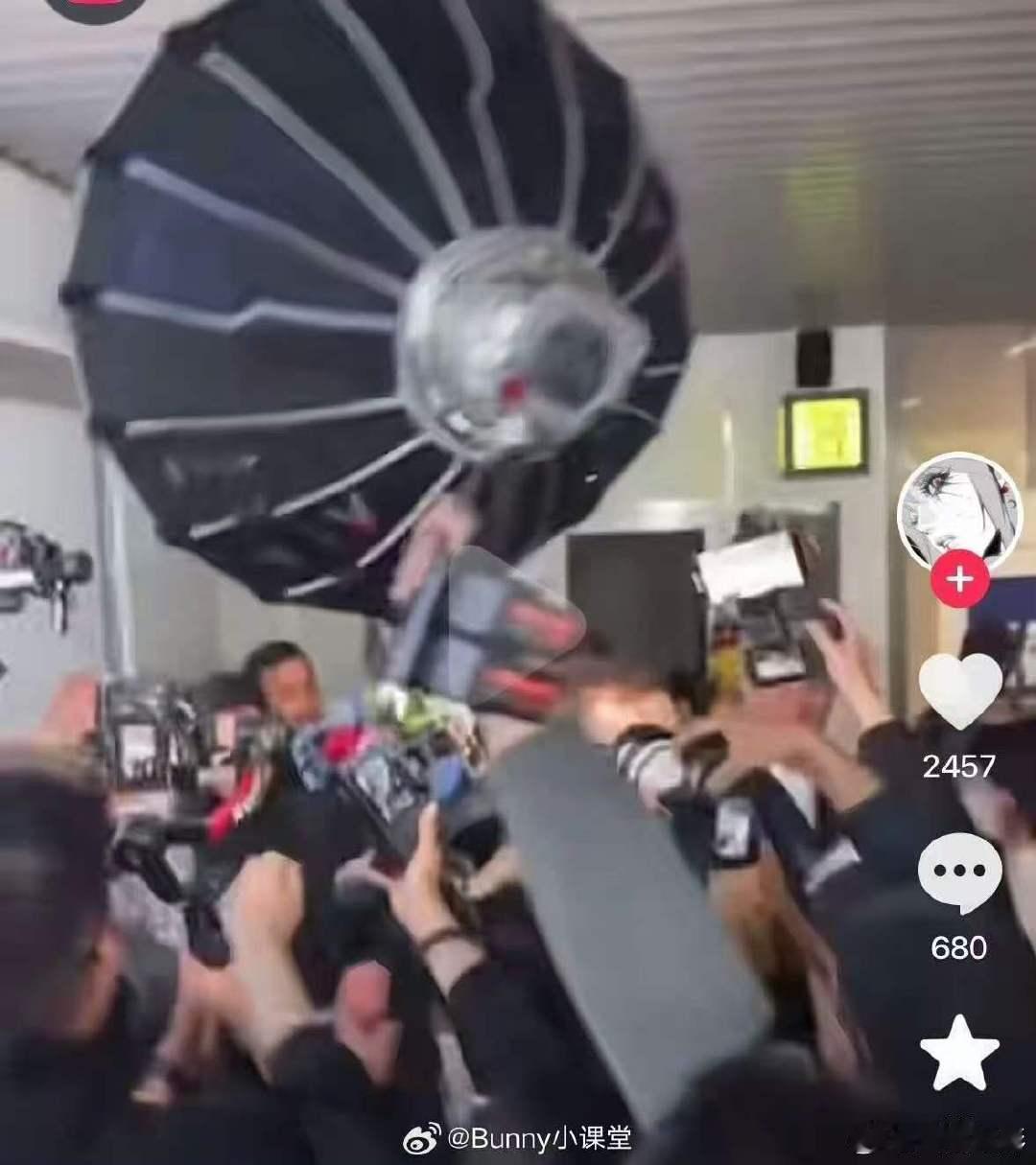 华策的传统田栩宁连入住酒店也要打灯田栩宁 机场打灯 早点洗洗睡吧！田栩宁天神什么