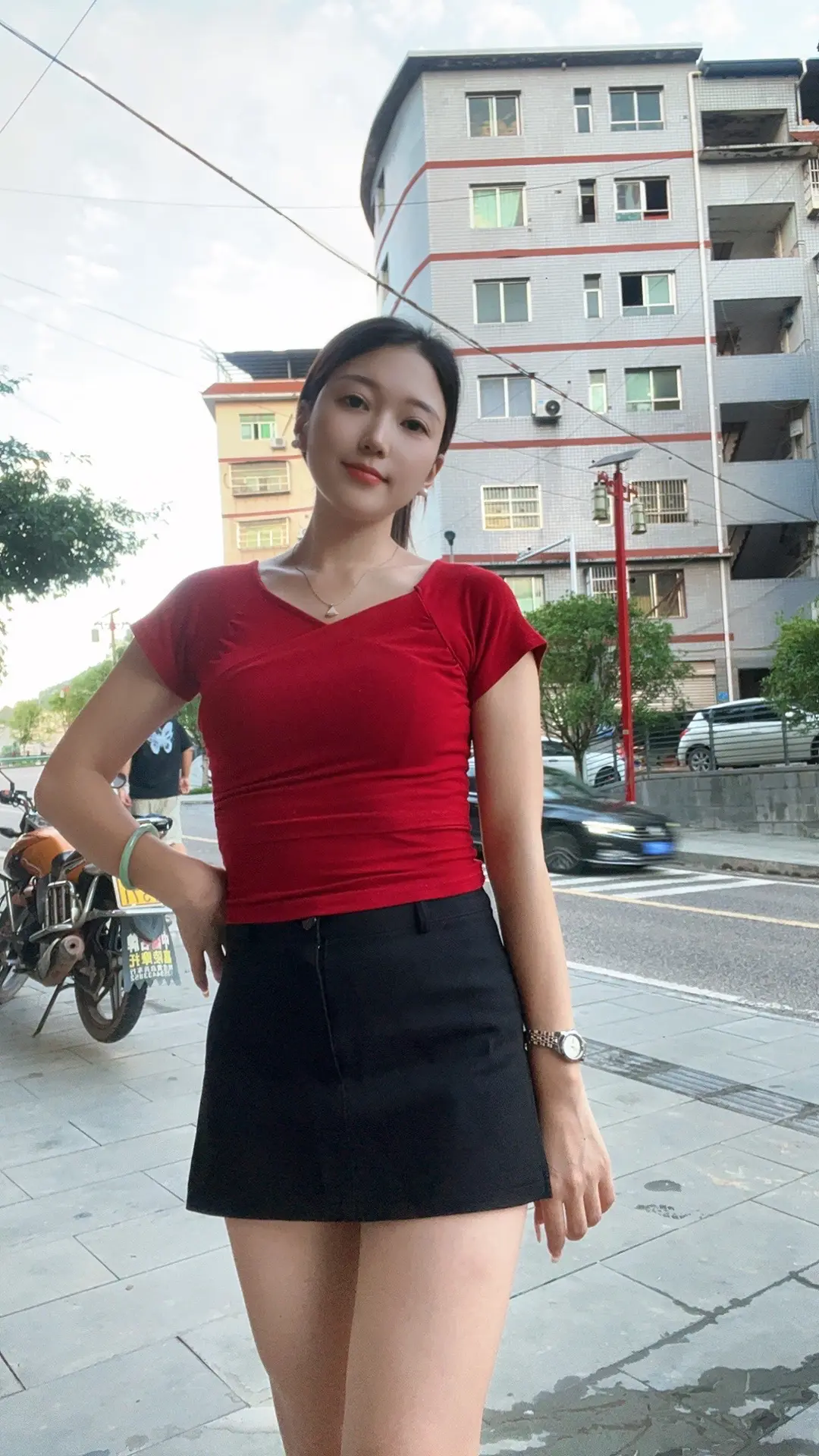 生活哪有不难的，心烦的时候就对自己说：生活本来就这样，累了就歇会儿，明...