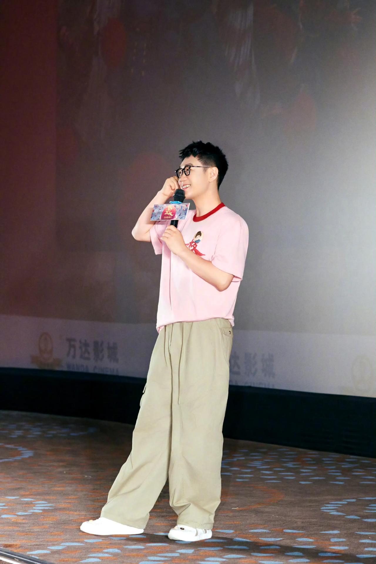 大鹏的电影《长安的荔枝》票房7亿，离预期10亿差不少，他深夜发微博问差评，没多久