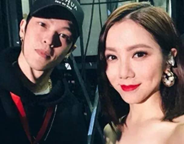 邓紫棋被曝纽约低调完婚！恋爱8年修成正果，公司回应耐人寻味