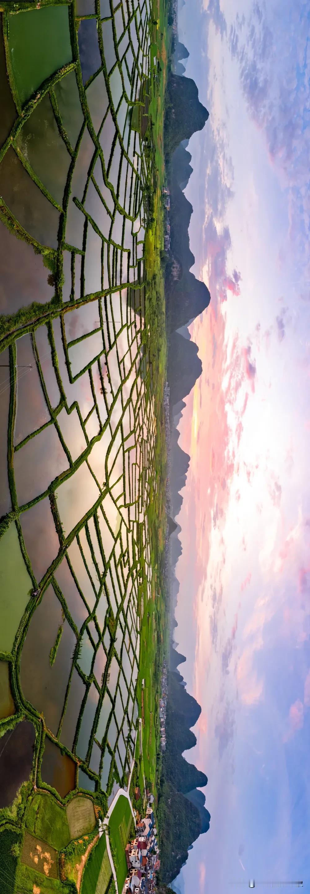 桂林会仙玻璃田日出