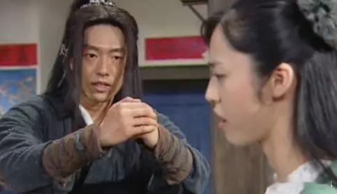 看到这个热搜姚晨 凌潇肃 ，想到这一幕，也算是中国版的“《老友记》安妮斯顿与布拉