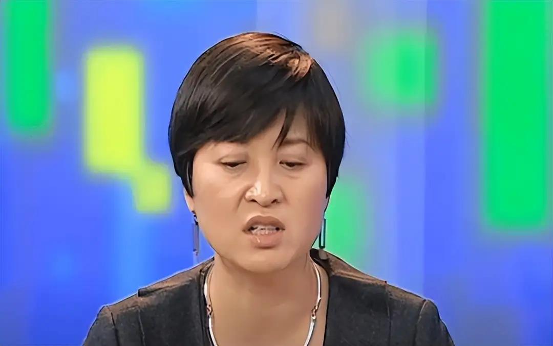 都是拜登惹得祸！美国财政部长贝森特以罕见的真诚回应了美国资本斩杀线的存在！但他立