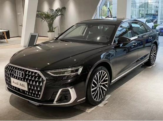 2023款55 TFSI quattro旗舰型，共行驶2.3万公里。自2024年