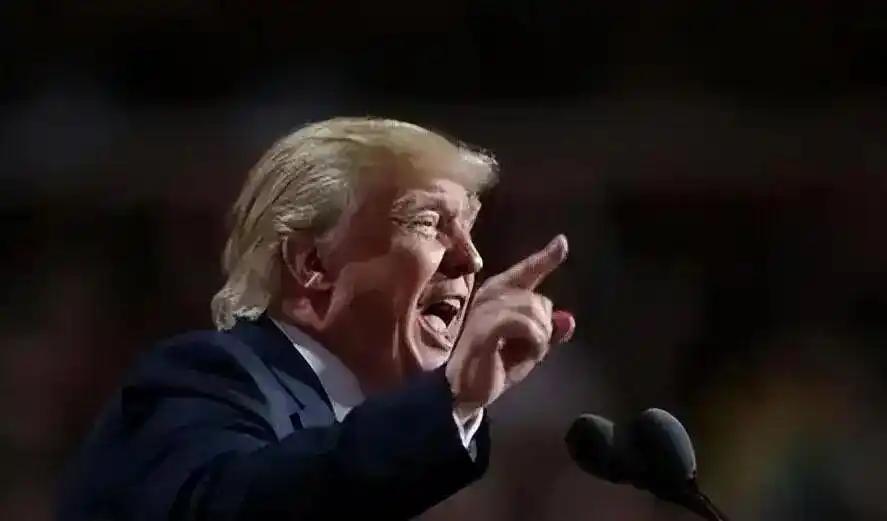 特朗普突然放话抢石油？看似发飙乱讲，实则藏着三层狠算计

特朗普在社交平台的一番