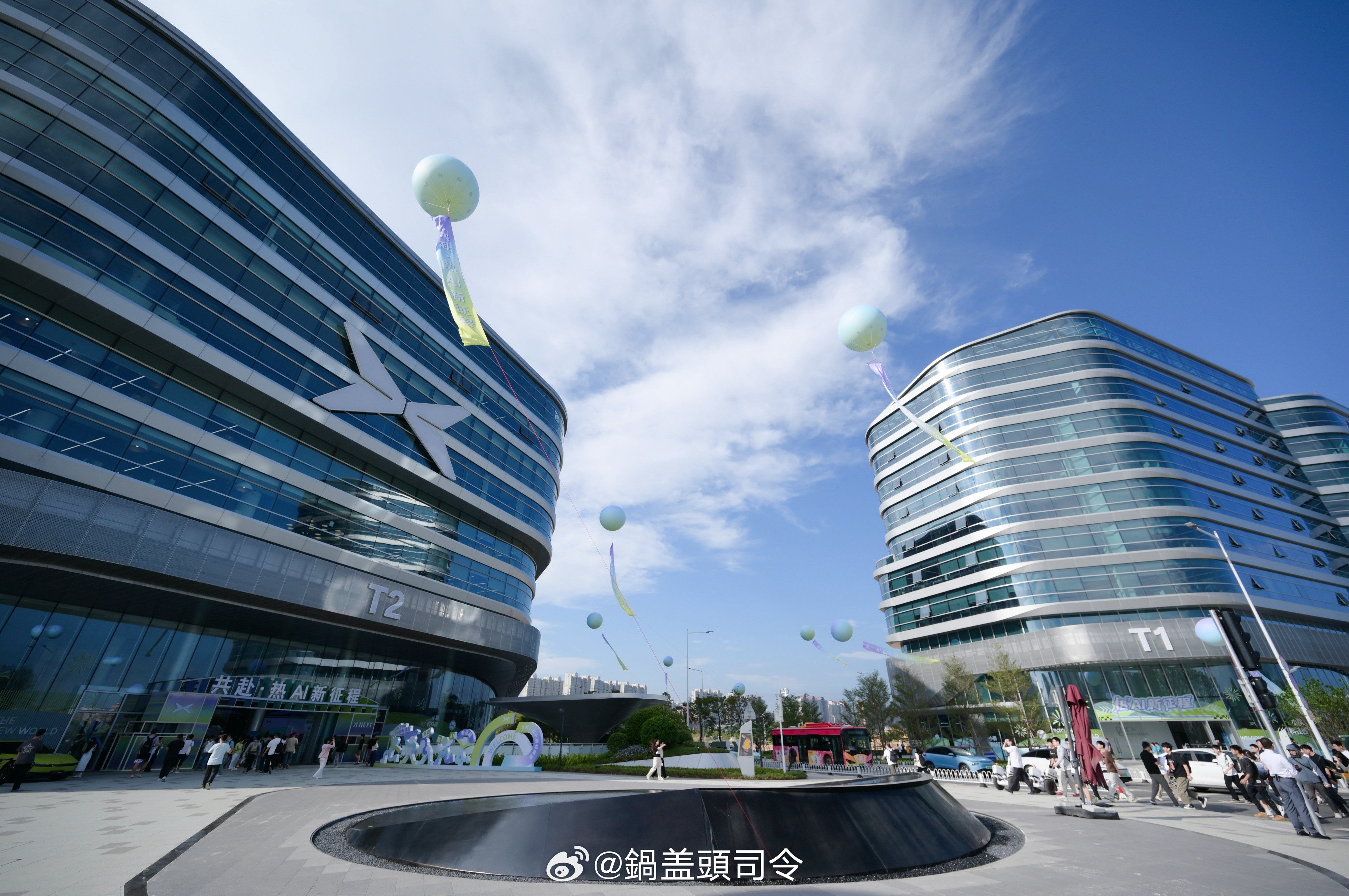 之前去过小鹏老总部，下次有机会去感受一下新总部，毕竟#何小鹏称新总部食堂吃一年不