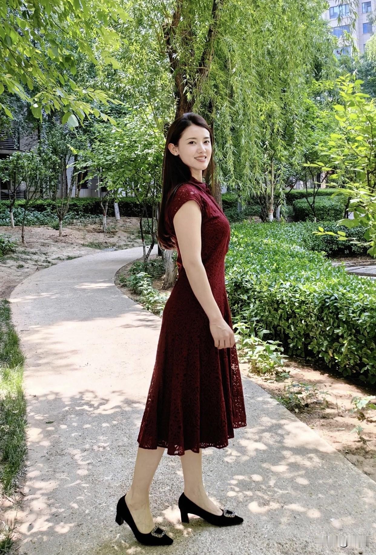 什么样的女生让人一见难忘?外表冷淡，内心却干净柔软，眼神清澈，气质脱俗，自带不被