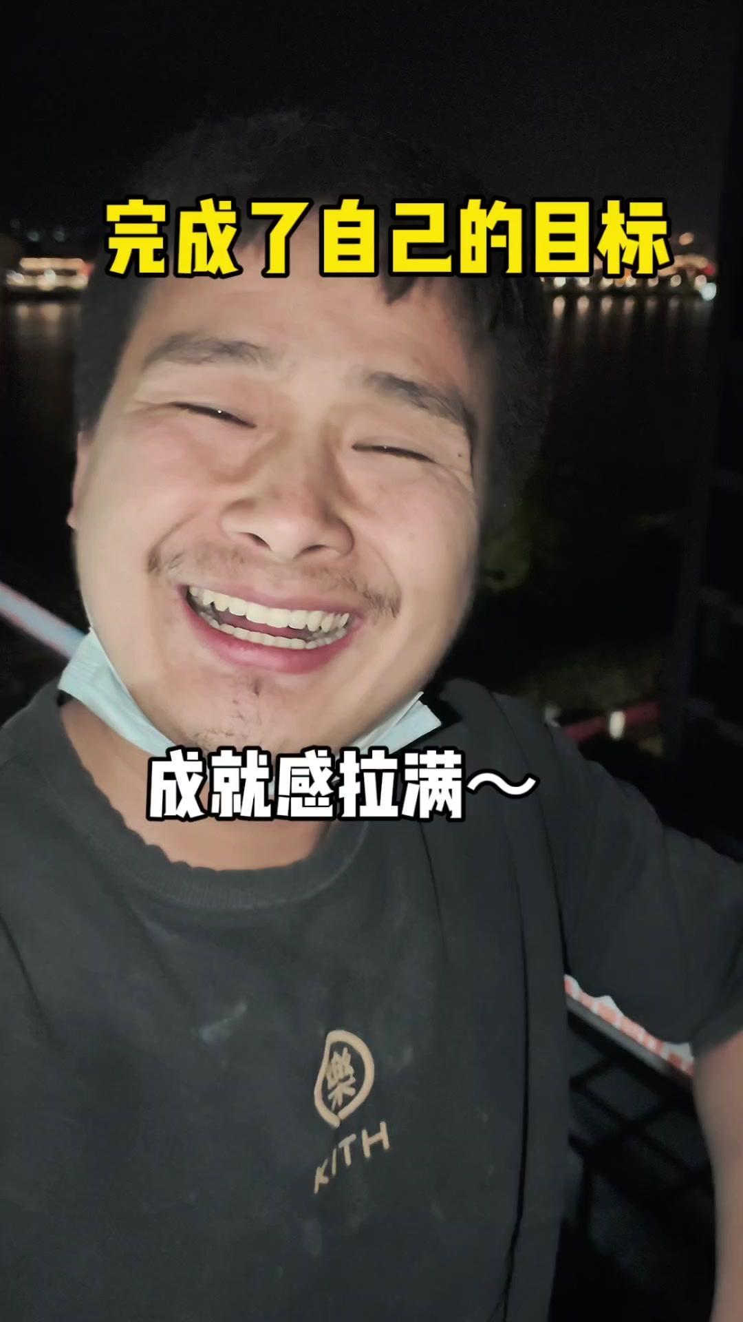 89年的我带着爸在抚州做水电还债，每天6000元的收入要撑起一家人的生活。最近有