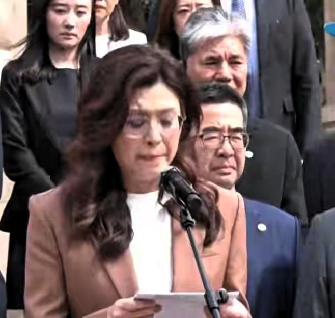 全场破防！拜谒中山陵哽咽落泪，国民党终于找回真正的根
 
4月8日，台湾《联合报