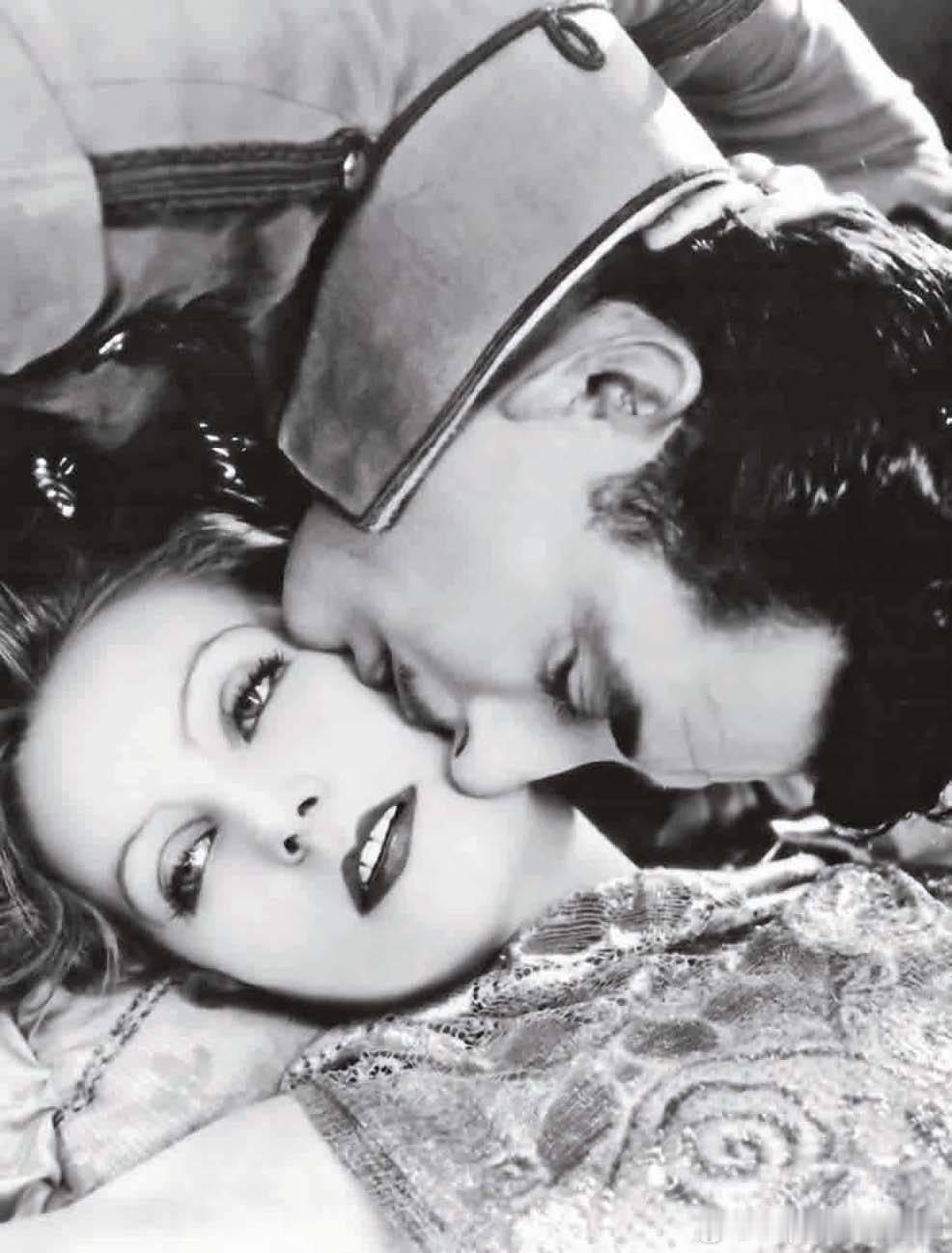 1927年的《Flesh and the Devil灵与肉》让嘉宝跻身巨星之列，